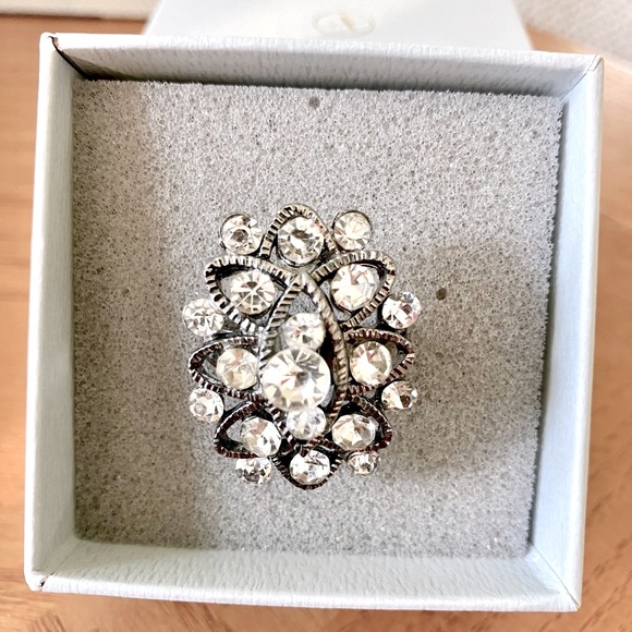 Women’s gorgeous Ring, size is adjustable, from 7-9. Silver plated, round cubic - Picture 14 of 15